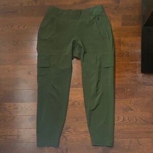 Athleta Chelsea Cargo Pants Women’s Size 6 Army Green Ankle Length
